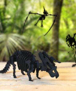 Alternative view of Triceratops en carton
