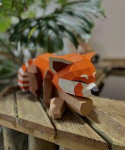 Alternative view of Panda roux sur branche en papier